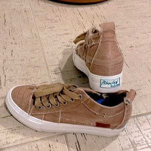 Blowfish cute tennis shoes never worn. Brand new.